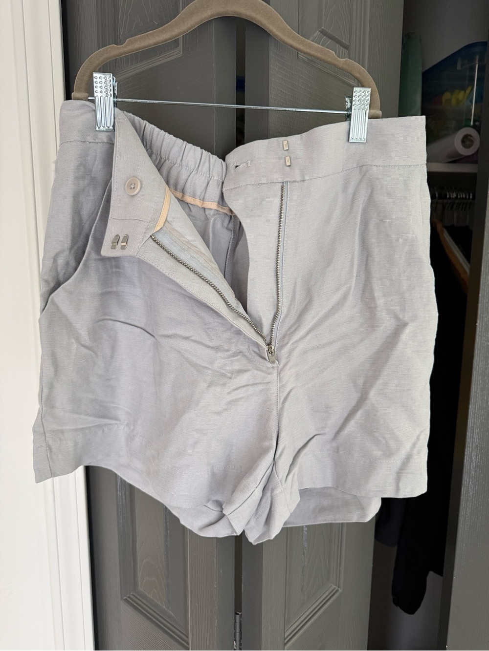 Aritzia Wilfred High-Waist Light Gray Shorts NWT